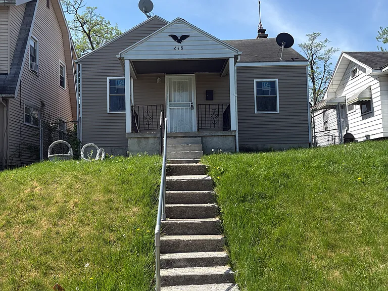 618 W Fairview Ave — Photo 1