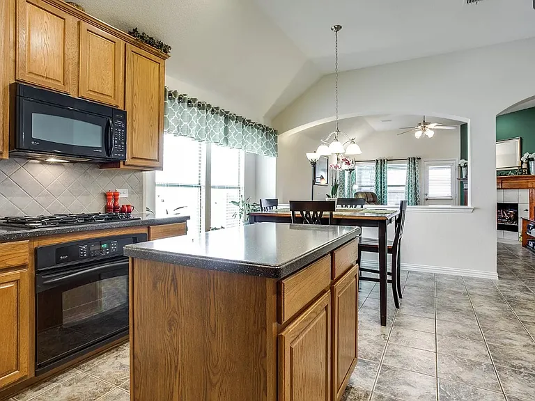 9305 Jerico Dr — Photo 5