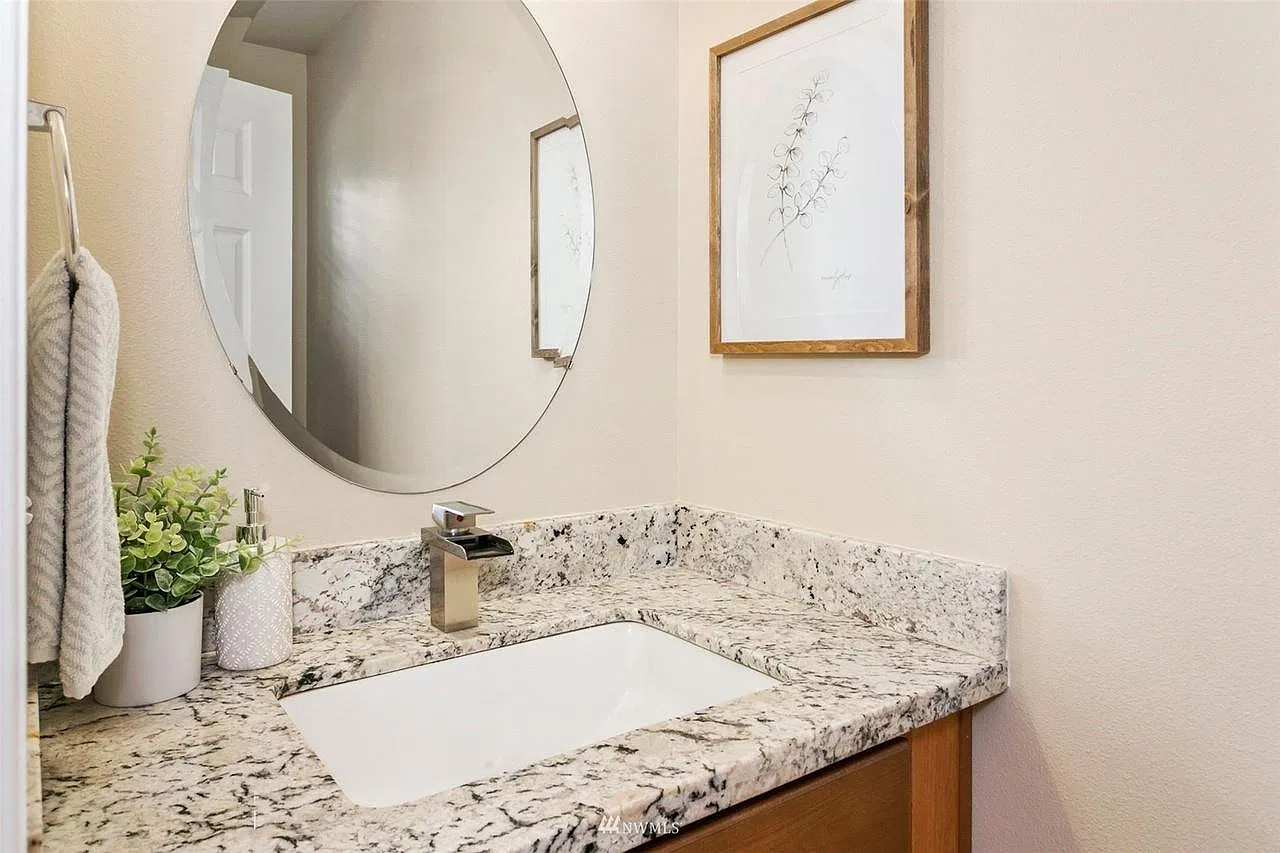 4 bed, 1661 sqft, $3,278 — Photo 4