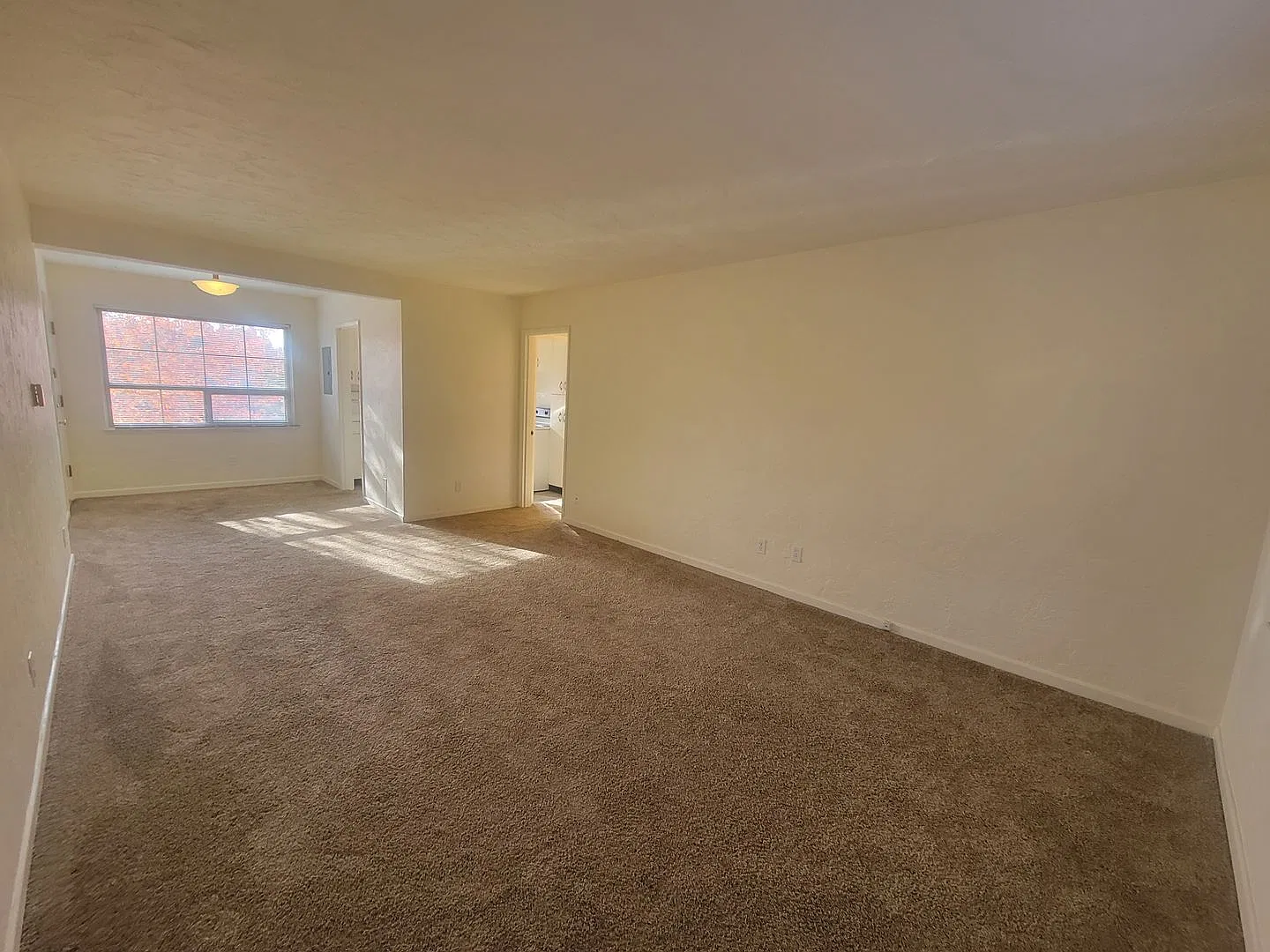 A0131 - Claremont Apartments — Photo 3