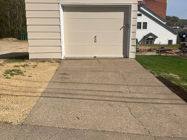 104 Olive St W — Photo 16