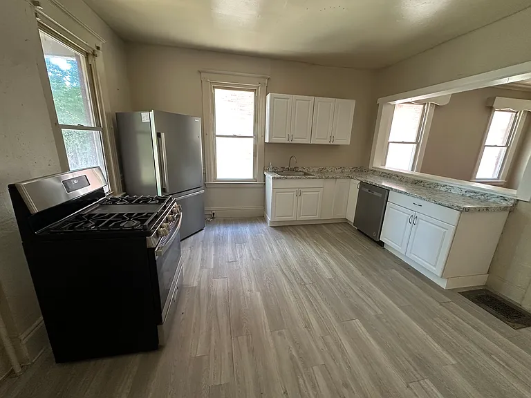 212 Leon St — Photo 3