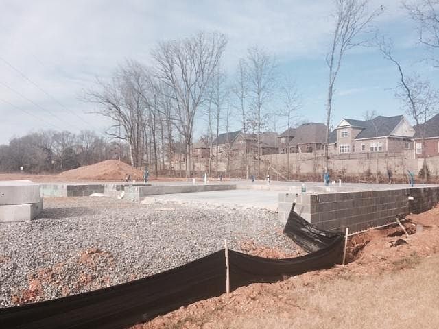 2nd image of 1112 Looking Glass Ln