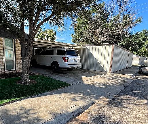 3rd image of 1401 S Leon Ave