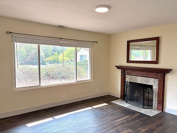 5th image of 2915 NE Fremont Dr