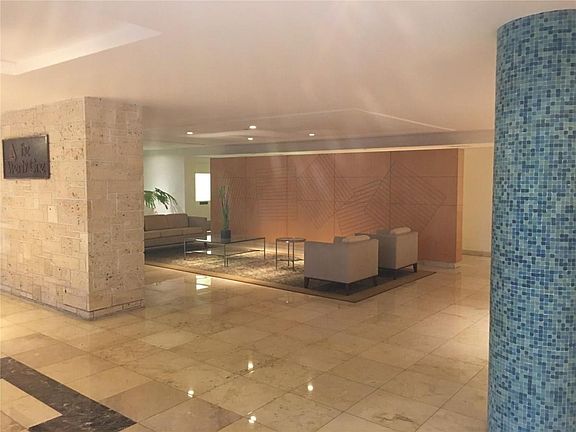 3rd image of 2121 N Bayshore Dr APT 413