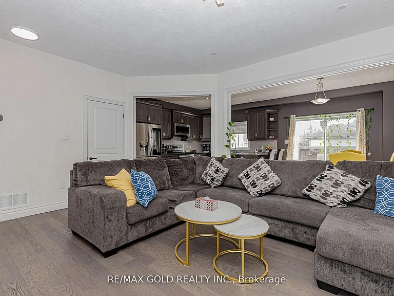 240 Birkinshaw Rd — Photo 10