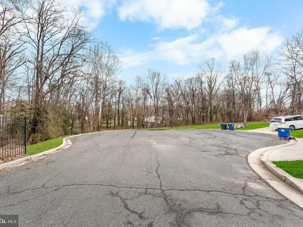 Whitwell Dr, Hyattsville, MD 20785