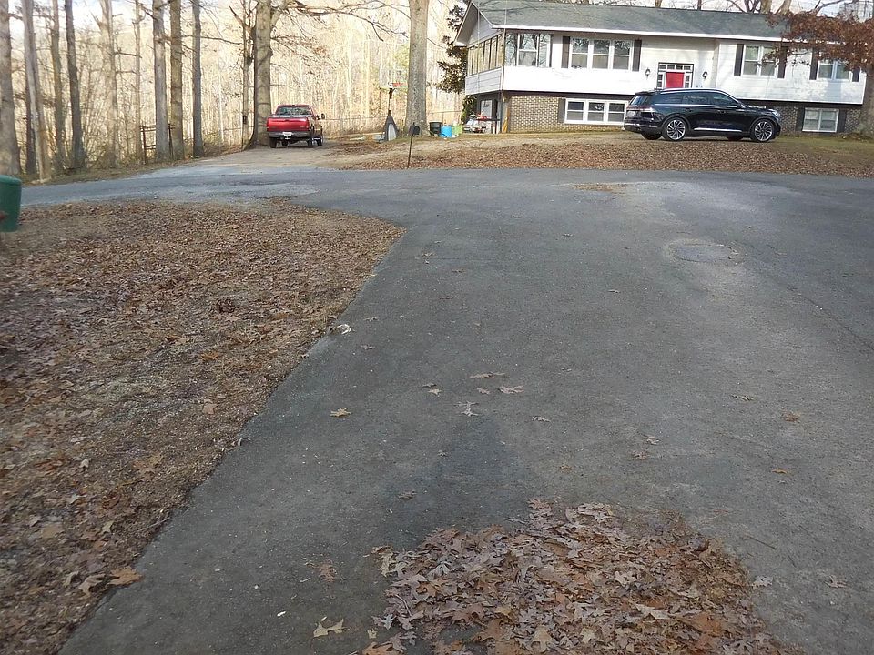 2nd image of 5 Newport Dr