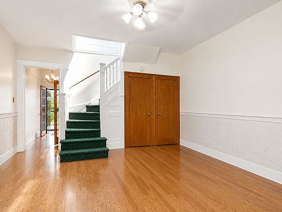 4th image of 100 E 8th St