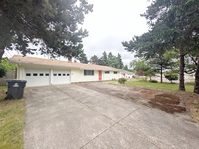1117 NW Oak Ave — Photo 2