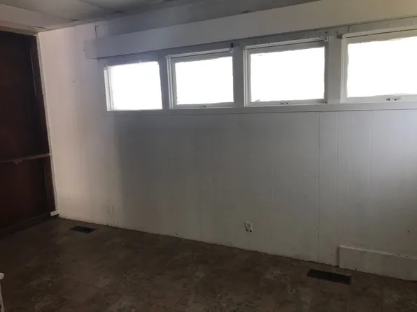 303 W College St, Carbondale, IL 62901