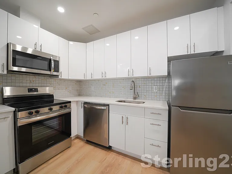 36-22 31st St #3D — Photo 3