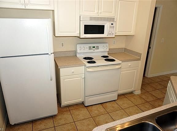 5th image of 605 SW 31st St