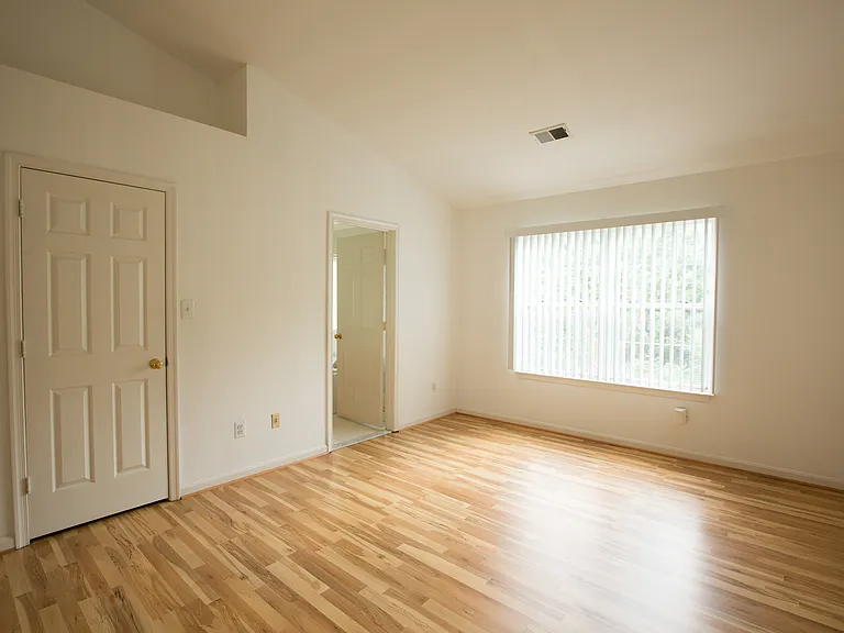 2911 Jessica Ct — Photo 7