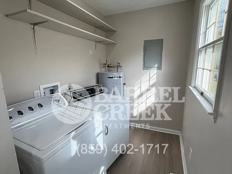 417 Earl St — Photo 9
