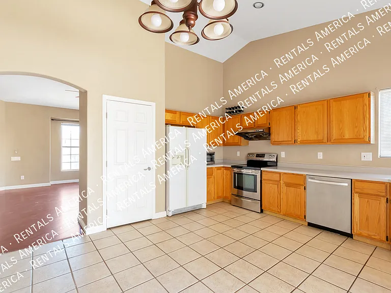 7165 W Yarbough Dr — Photo 7