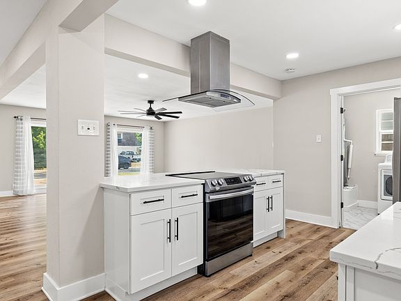 4th image of 8635 Strathmore Dr