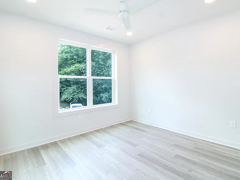 240 Martha Dr #110 — Photo 8