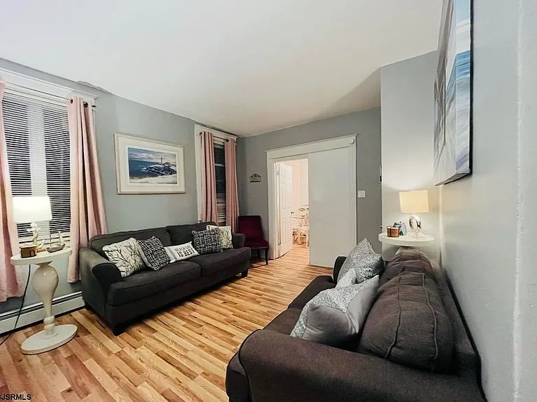 122 Dewey Pl — Photo 6