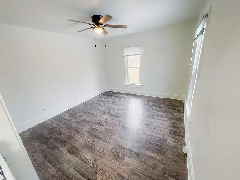 1915 Pleasant St #3 — Photo 3