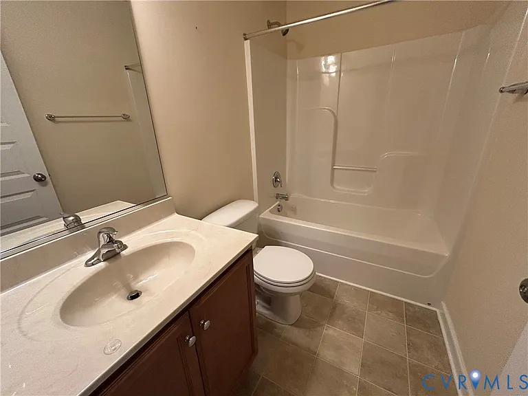 8213 Center Path Ln — Photo 16