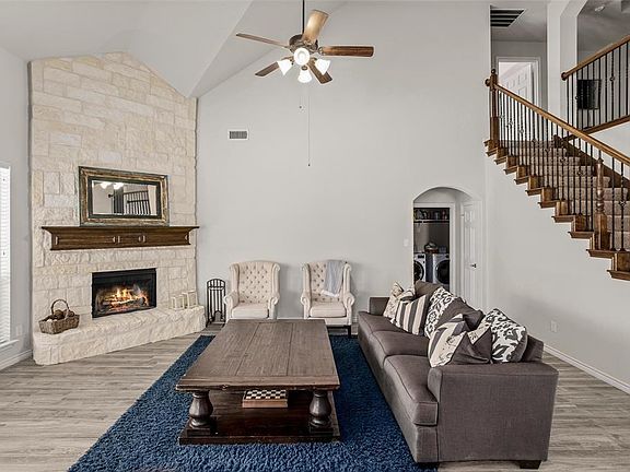 2nd image of 8637 Hornbeam Dr