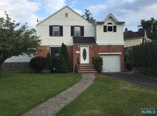 2 Deerfield St, Bergenfield, NJ 07621