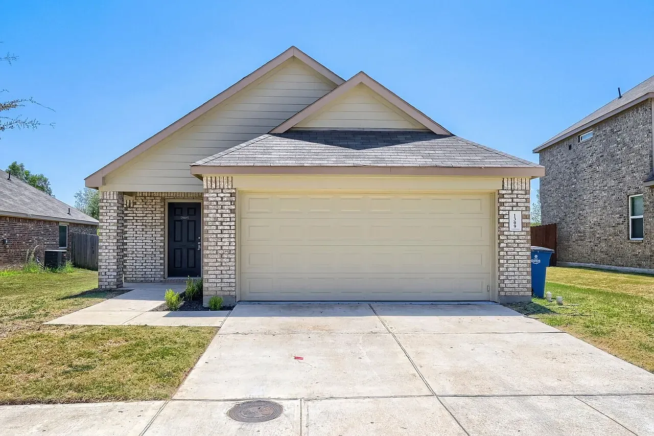 3 bed, 1487 sqft, $1,900 — Photo 1