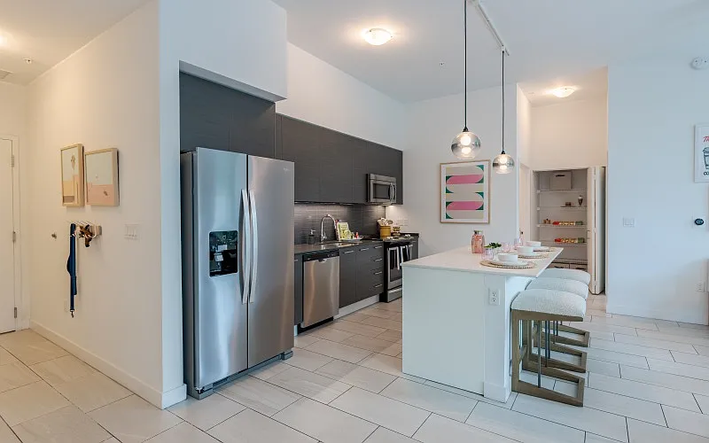 2 bed, 1177 sqft, $4,636 — Photo 4