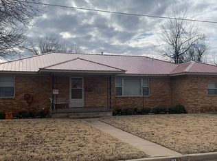 302 W Polk St, Mangum, OK 73554