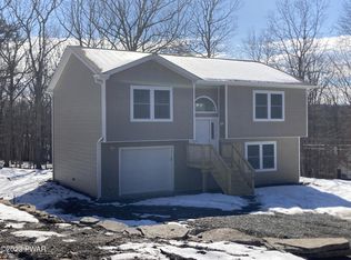 233 Ridge Dr, Milford, PA 18337