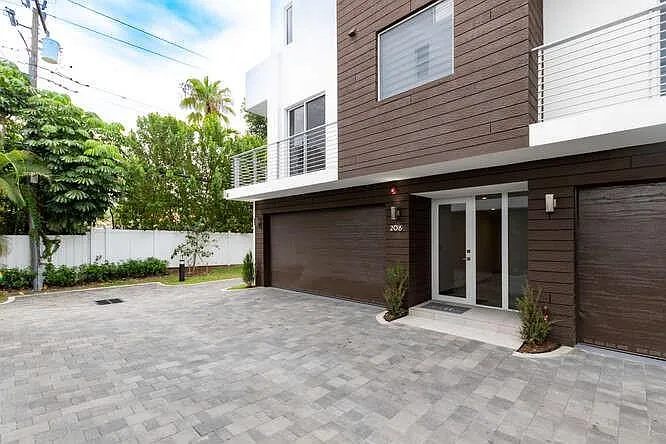 700 NE 14th Ave #206 — Photo 4