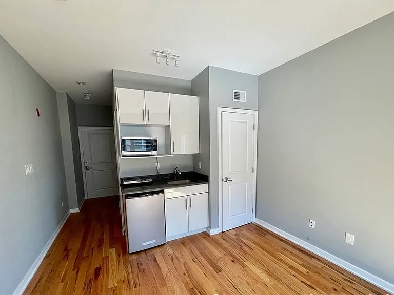 533 Budd St #2C — Photo 1