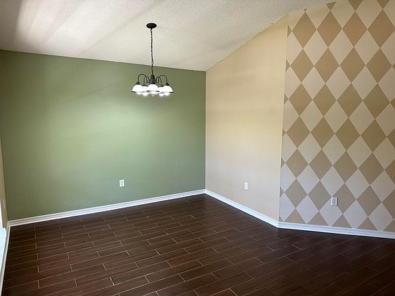 3rd image of 903 Lajolla Ln