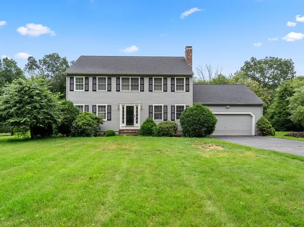 4 Piasecki Dr, Mansfield, MA 02048