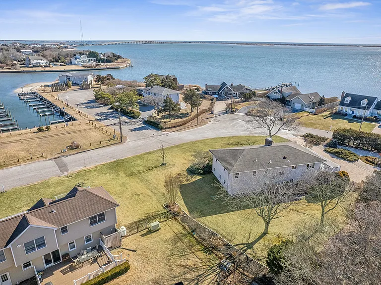 36 Nautilus Dr — Photo 17