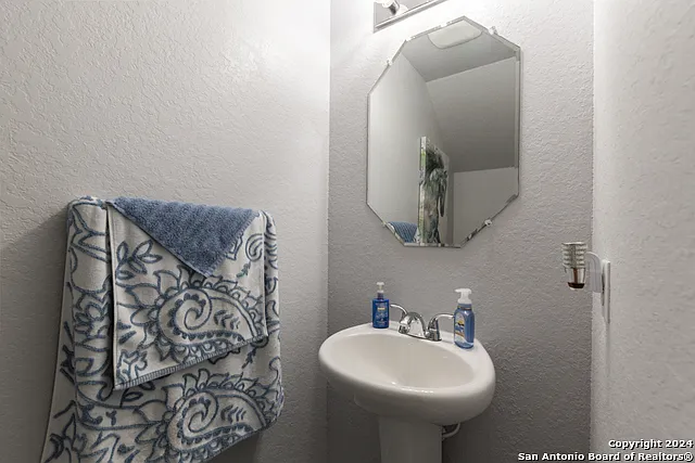 1009 Sandwell Ct — Photo 10
