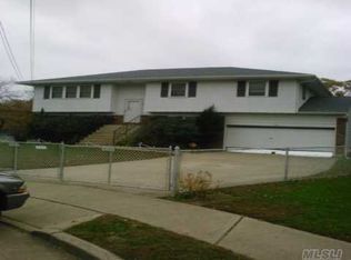 3 Lamberta Ct, West Babylon, NY 11704
