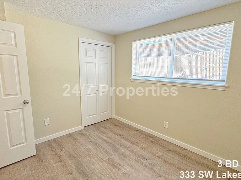 333 SW Lakeshore Dr — Photo 10