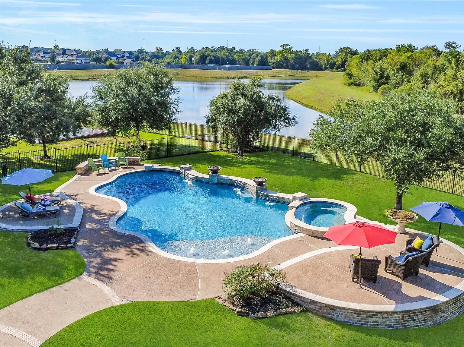 4 bed, 6.0 bath, 4244 sqft, $6,900 — Photo 2