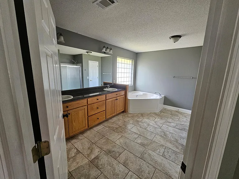 2202 Hagood Loop — Photo 14