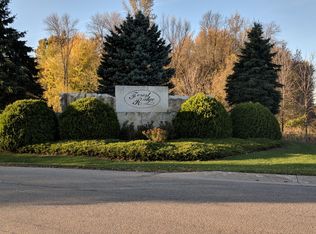W8985 Forest Ridge Dr, Hortonville, WI 54944