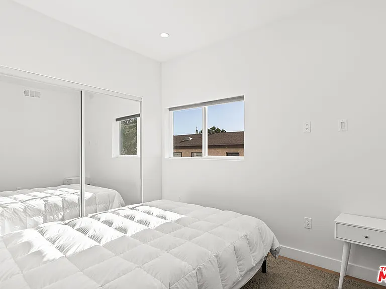 234 1/2 S Carondelet St — Photo 17