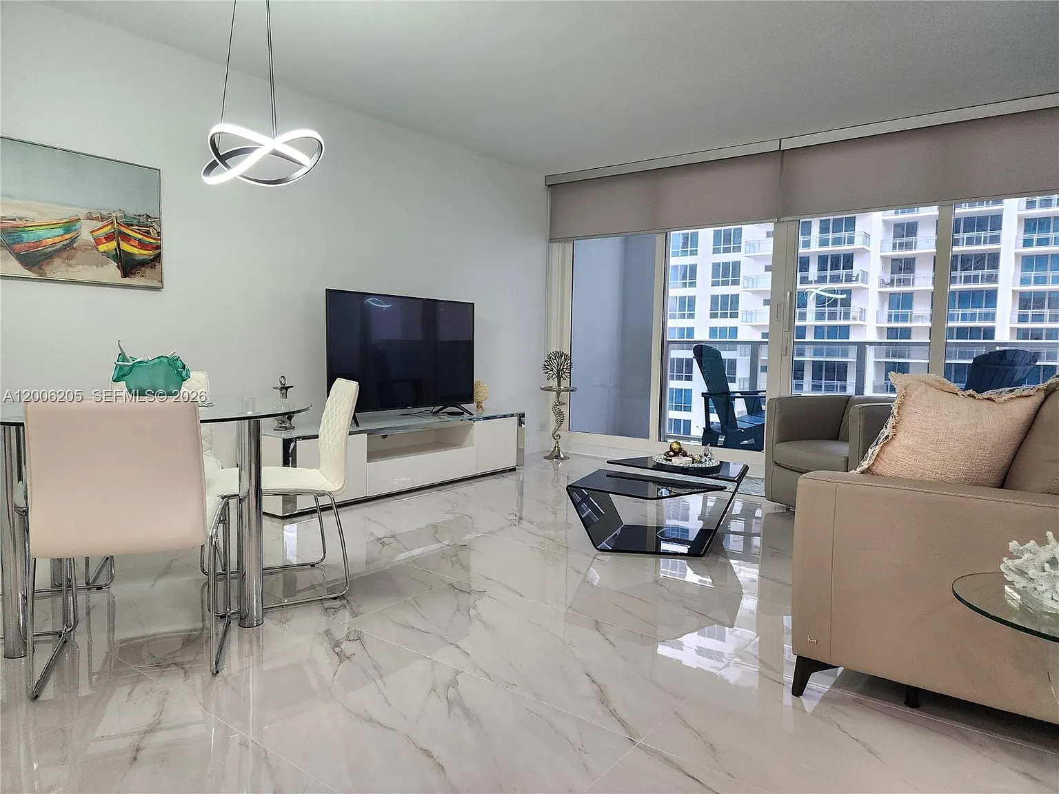Alexander Towers Condo — Photo 3
