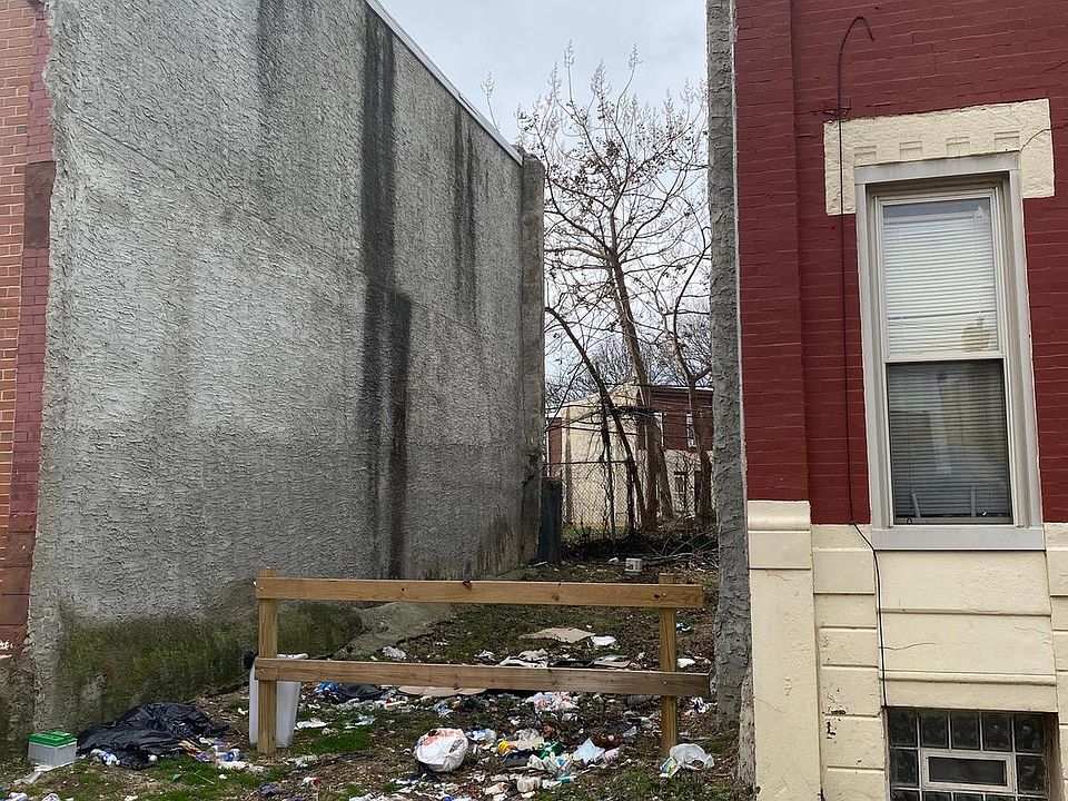 2nd image of 2028 N Stillman St
