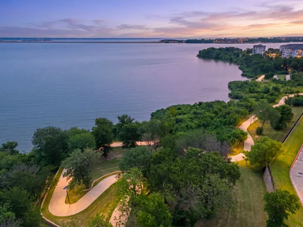 2204 Sternpost Mews, Rowlett, TX 75088
