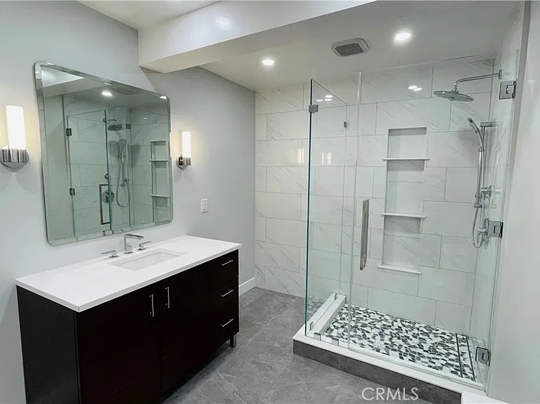 2183 Argyle Ave — Photo 15