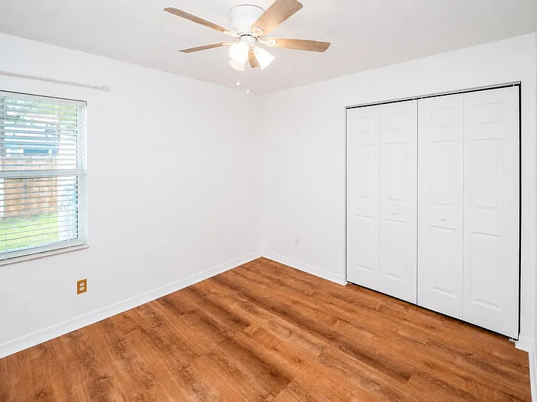 405 Island View Cir — Photo 29