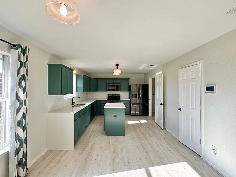 3705 Foxglove Ln — Photo 7